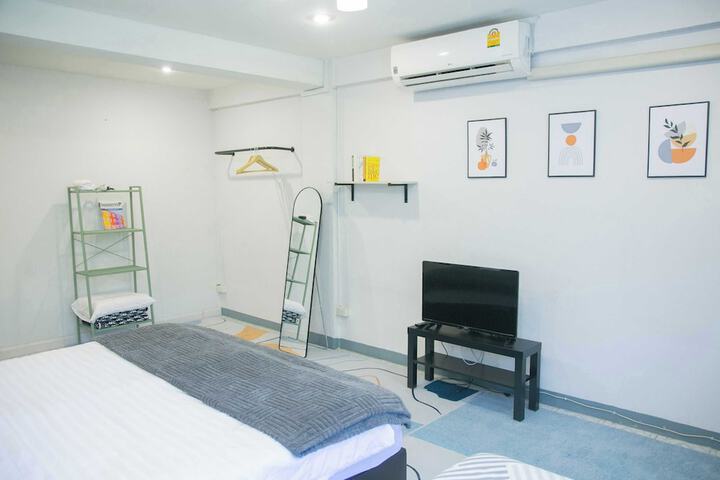 Room 13 of 18
