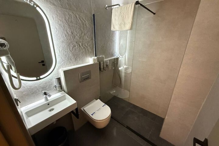 Room 168 of 222