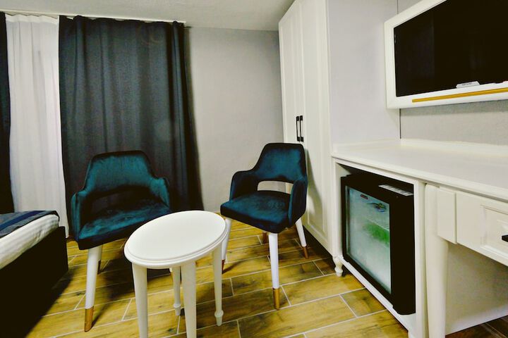 Room 34 of 42
