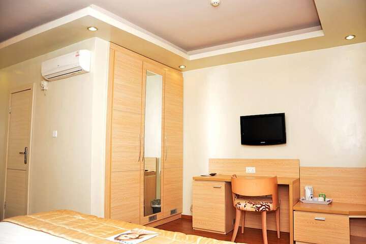 Room 13 of 21