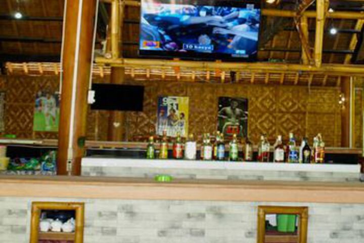 Lounge 76 of 124