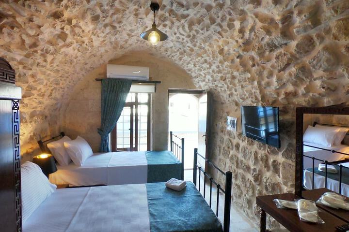 Room 4 of 20