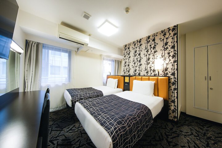 Room 7 of 25