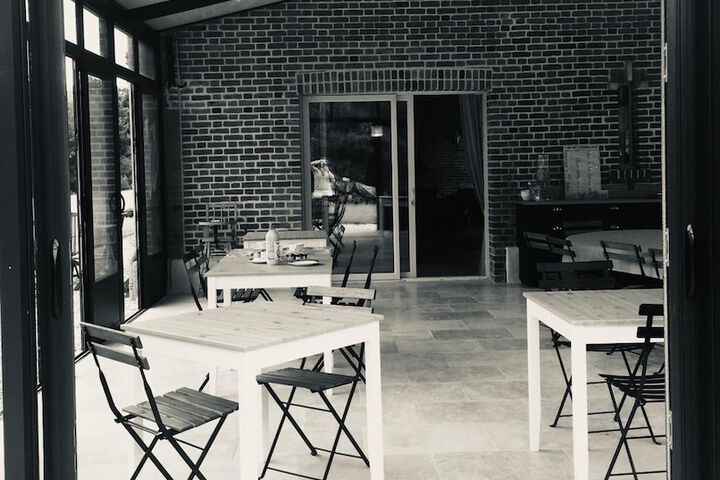 Dining 8 of 12