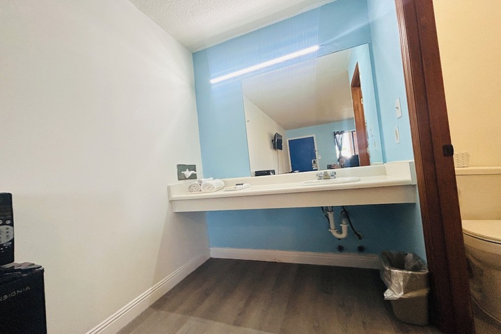 Room 26 of 33