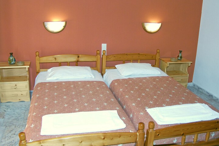 Room 6 of 10