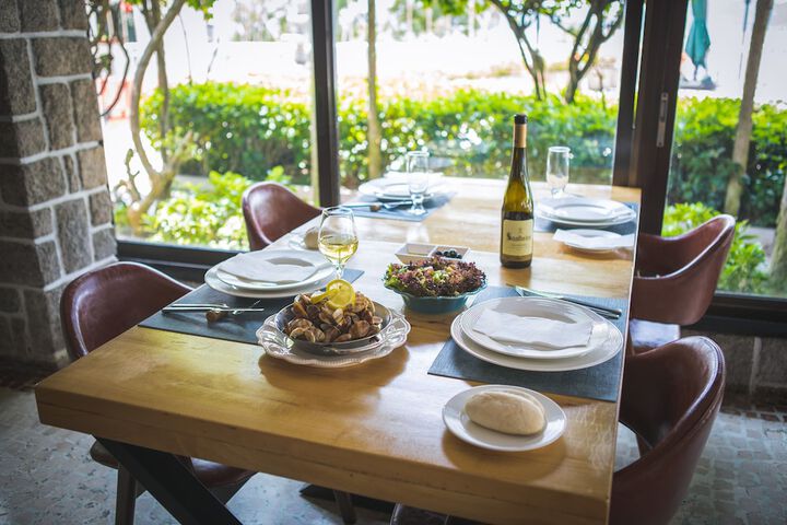 Dining 44 of 124
