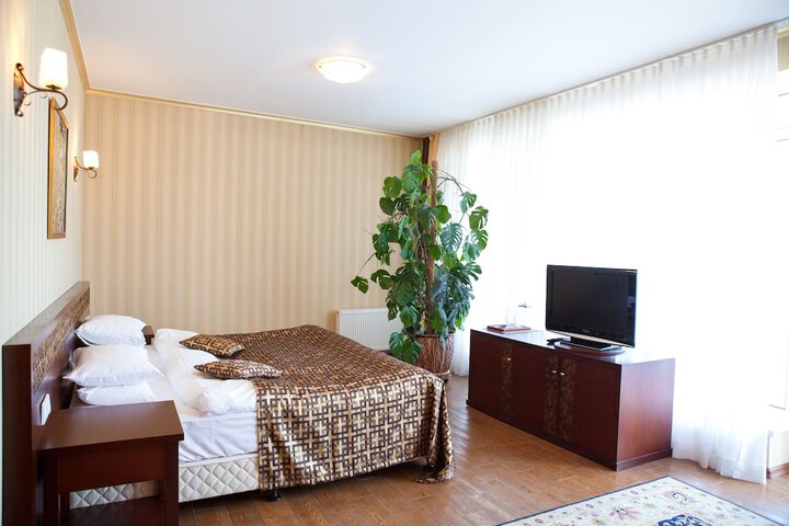 Room 3 of 38
