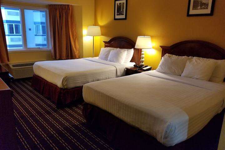 2 Queen Beds (2 of 4)