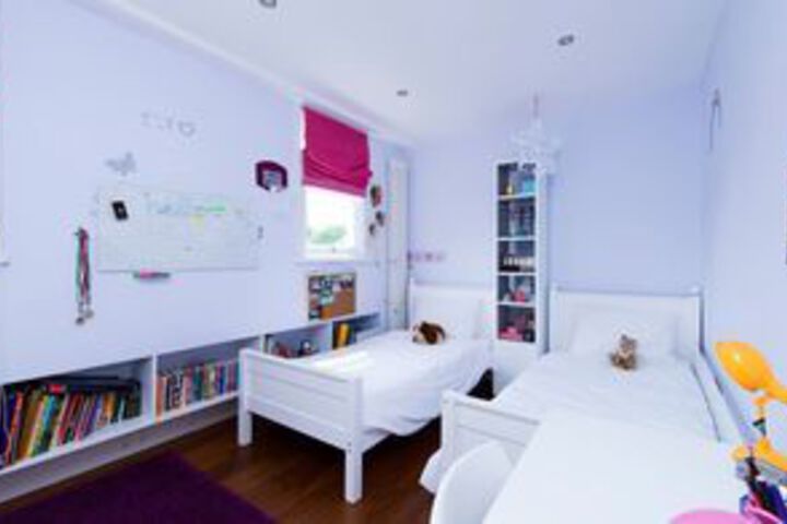 Room 10 of 27