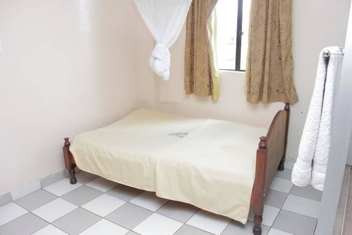 Room 9 of 12