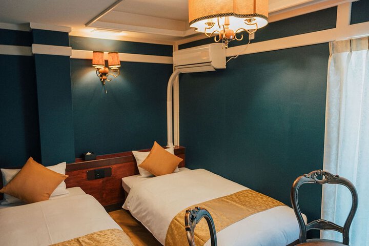 Room 21 of 106
