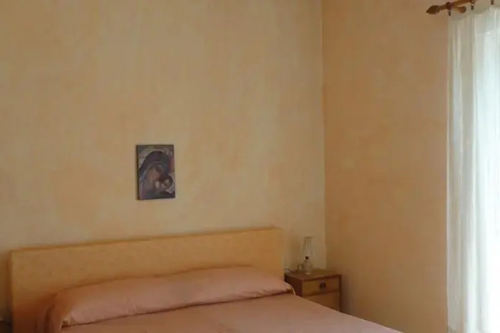 Room 3 of 10