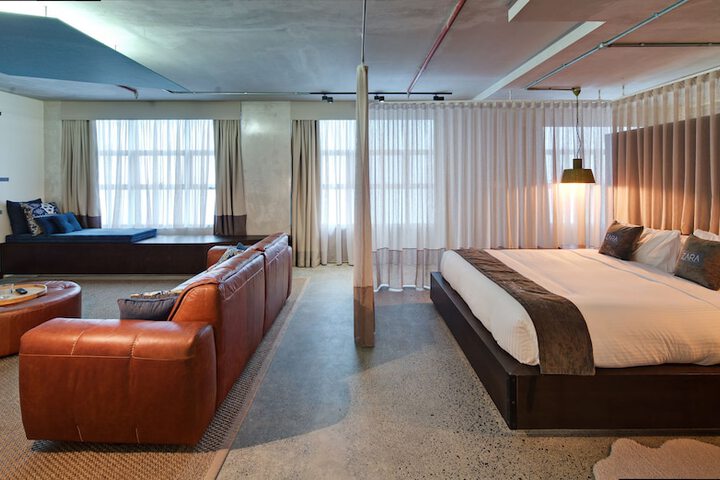 Room 18 of 117