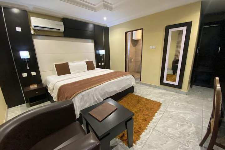 Room 13 of 50