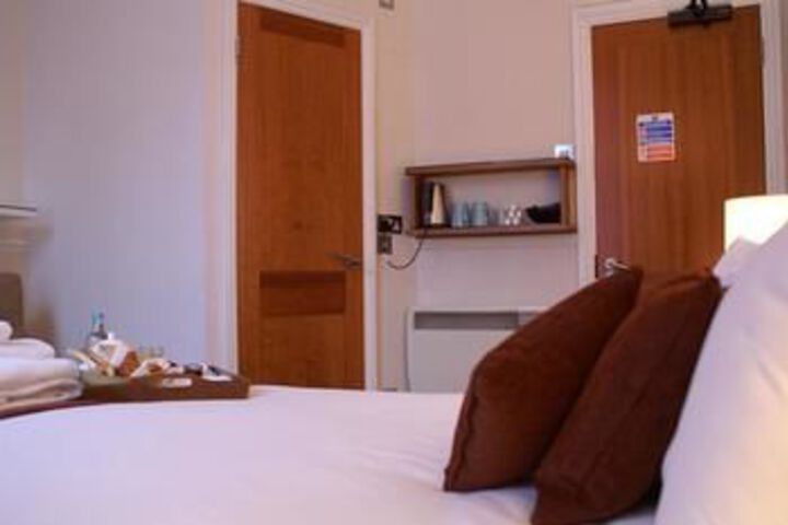 Room 13 of 18