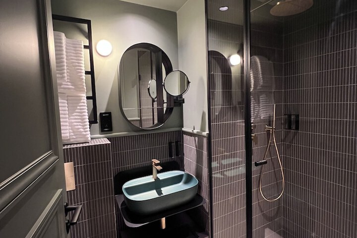 Room 60 of 98