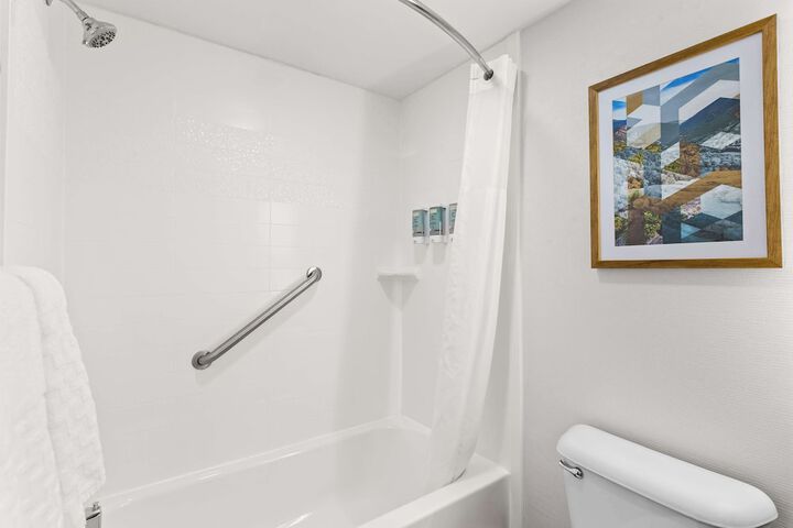 2 Queen Beds Microwave and Refrigerator Full Breakfast (6 of 14)