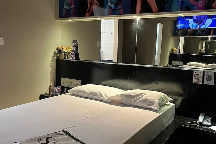 Room 18 of 52