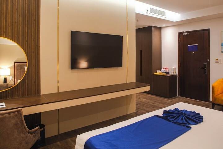 Room 13 of 73
