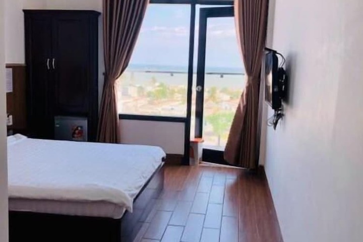 Room 9 of 38