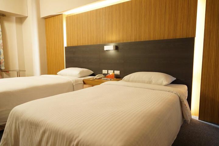 Room 9 of 36