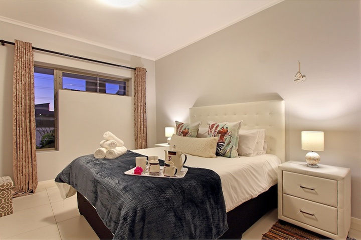 Room 5 of 12