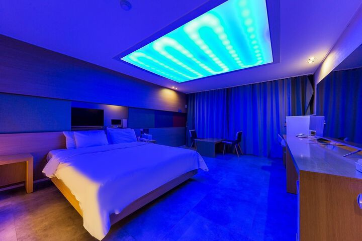 Room 50 of 120