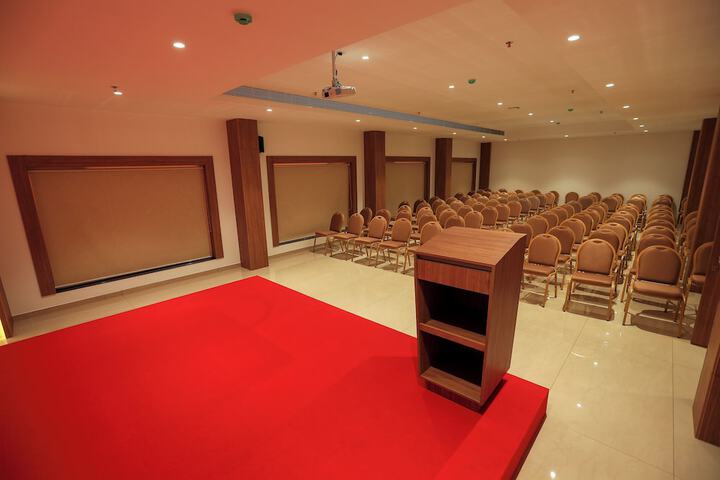 Ballroom/Hall 48 of 61