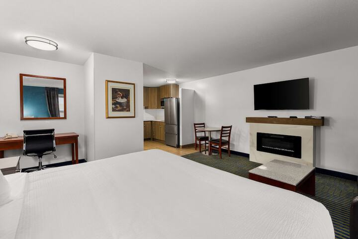 Room 13 of 32