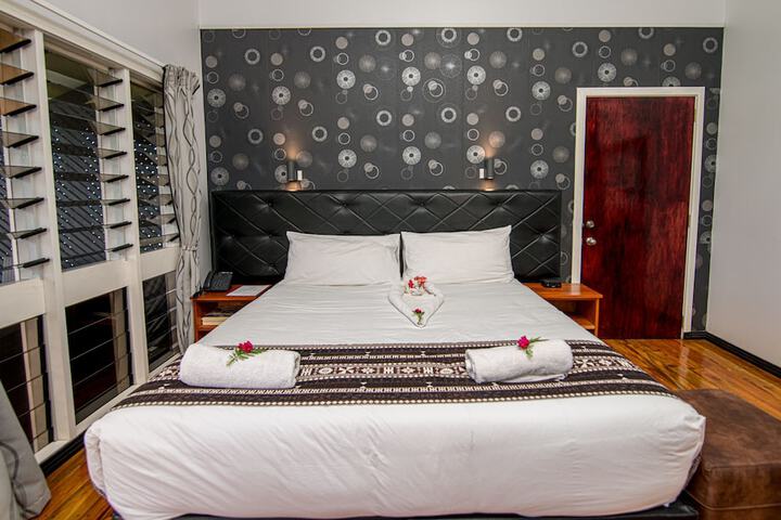 Room 2 of 63