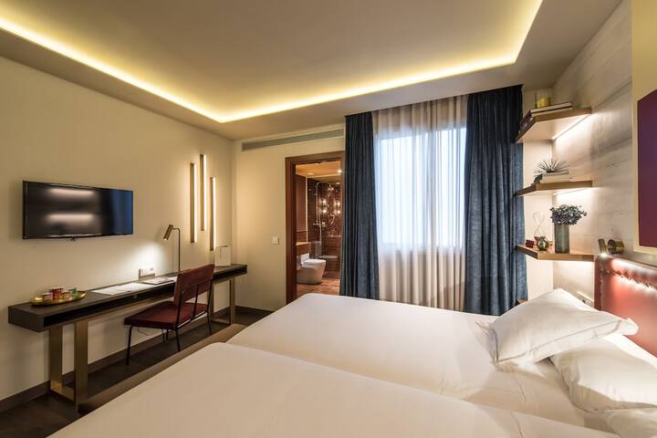 Room 21 of 54