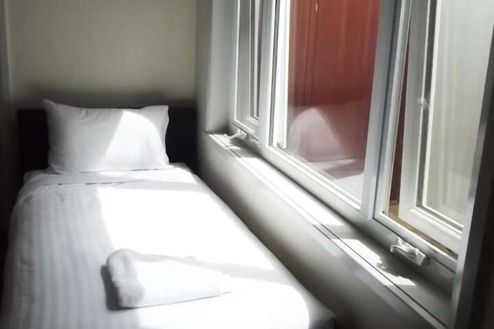 Room 17 of 49