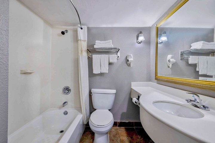 Room 14 of 26