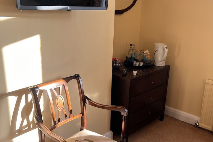 Room 8 of 18