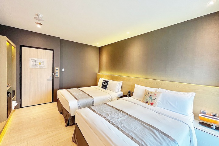 Room 10 of 38