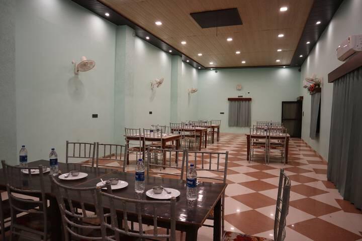 Dining 38 of 54