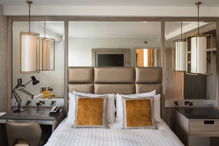 Room 2 of 54
