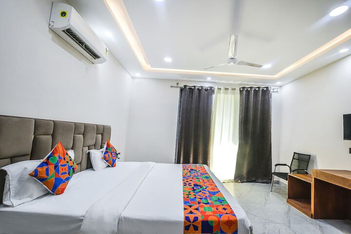 Room 15 of 28