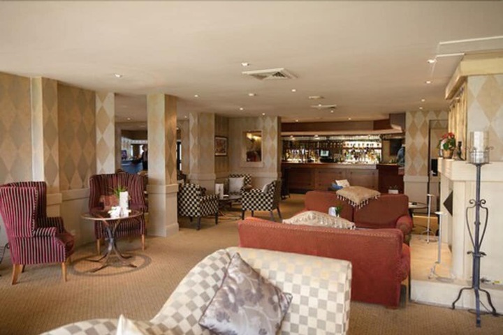 Lounge 53 of 62