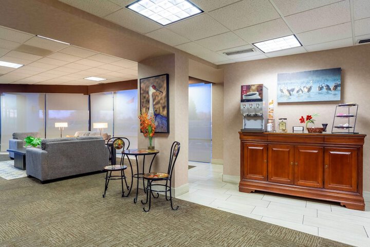 Entrance & Lobby