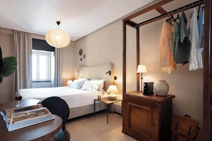 Room 33 of 50