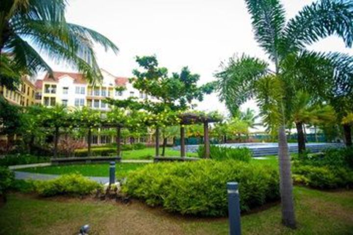Hotel Exterior 11 of 42