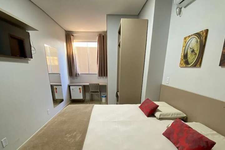 Room 4 of 8