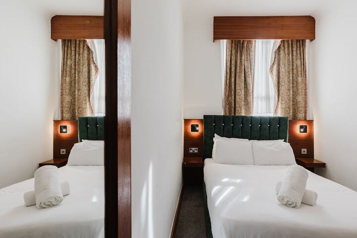 Room 28 of 125