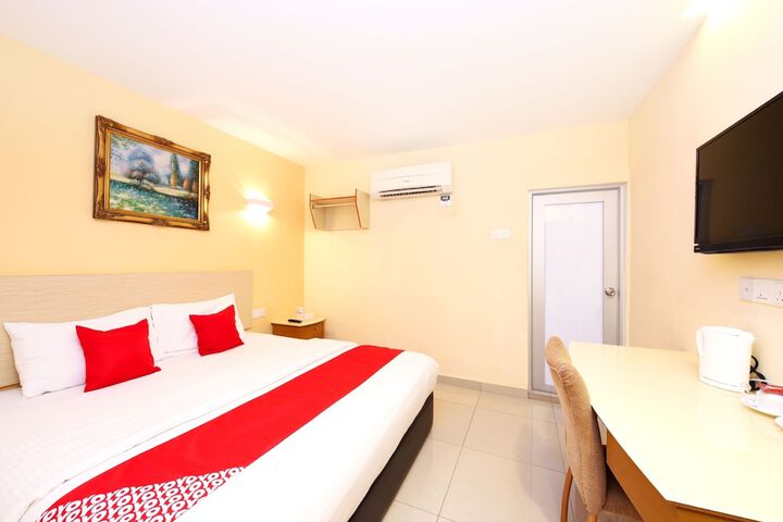 Super OYO 635 Seven Days Hotel