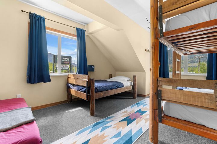 Room 25 of 83