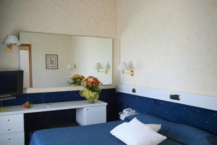 Room 8 of 31