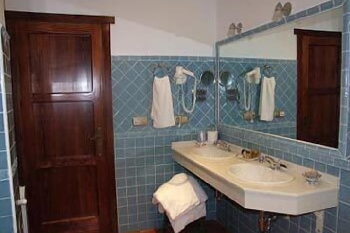 Bathroom Interior Photo