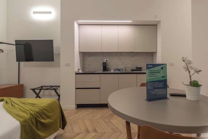 Room 10 of 15